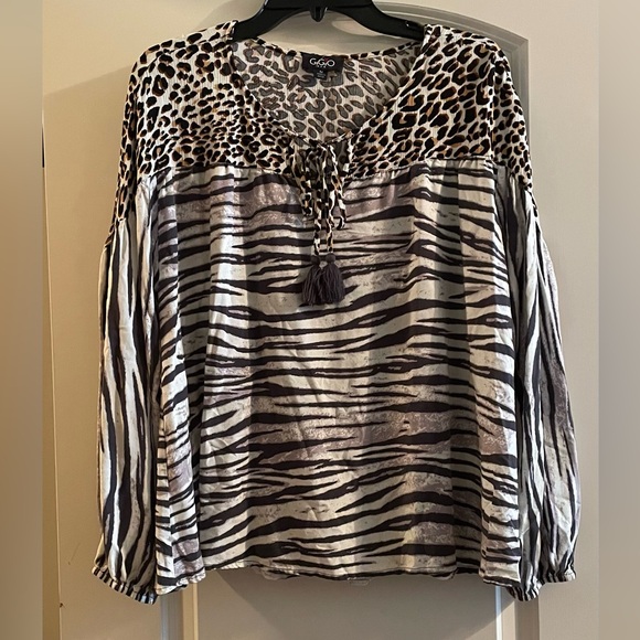 GigiO LADIES FANCY SLEEVE TOP “animal all over” is What she feels Size:M EUC - Picture 1 of 14